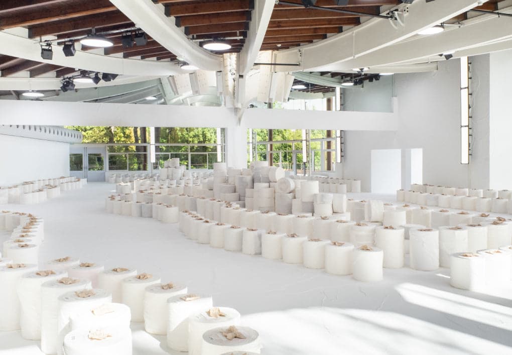 SPRING SUMMER 2025 COLLECTION – isseymiyake.com