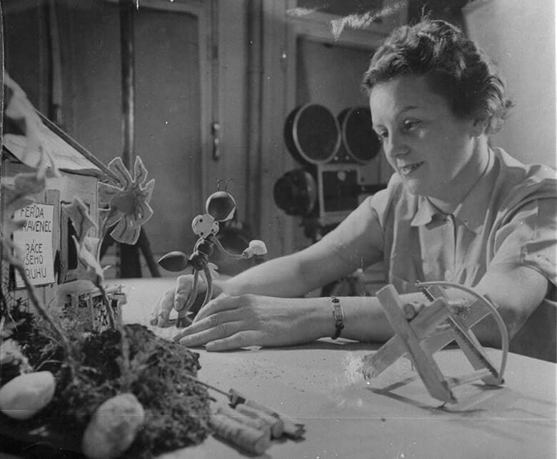 『アリのフェルダ』(1944年)を制作するヘルミーナ・ティールロヴァー provided by National Film Archive【会場内上映作品】