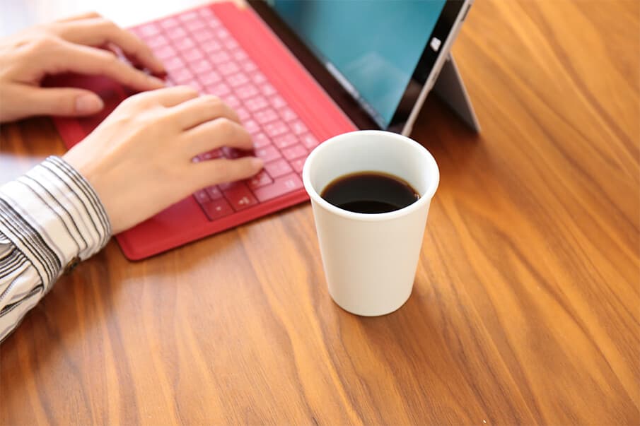 紙コップを忠実に再現した波佐見焼。「ILCANA」のペーパーカップタンブラー