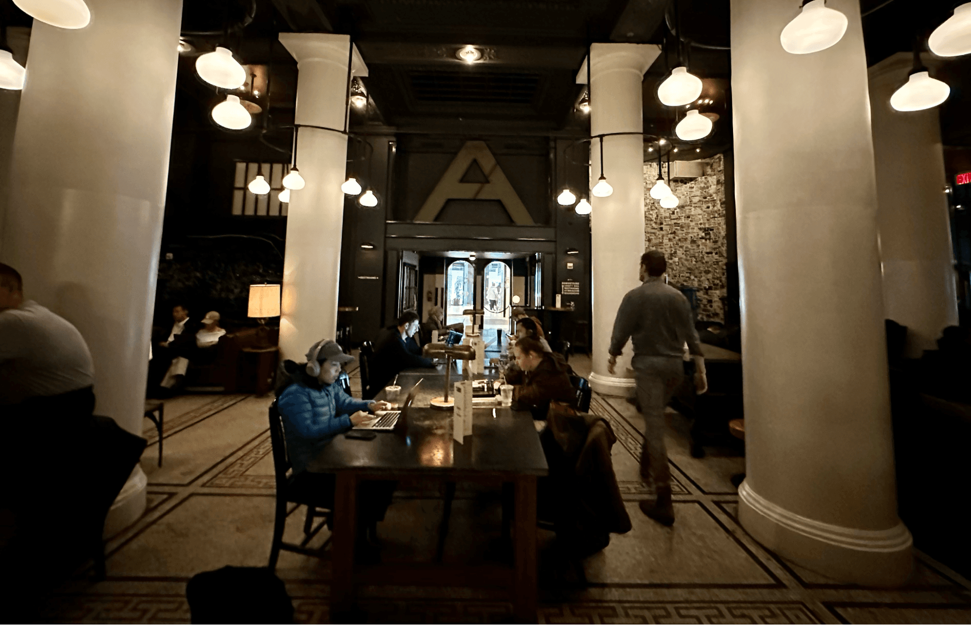店の中