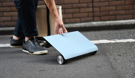 カバンにも収納可能!携帯するクルマ「WALKCAR」